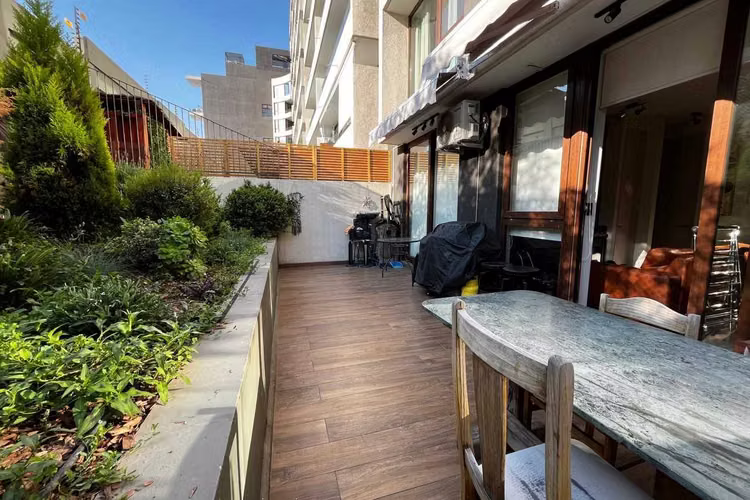 MODERNO DEPTO. CON JARDÍN EN LAS CONDES  (127262)