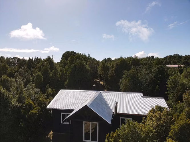 Parcela con bosque nativo, a minutos de Valdivia y de la playa.