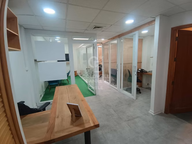 Exclusiva Oficina Amoblada con 5 Privados en Puerto Varas