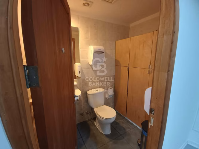 Exclusiva Oficina Amoblada con 5 Privados en Puerto Varas