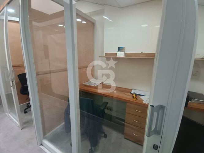 Exclusiva Oficina Amoblada con 5 Privados en Puerto Varas