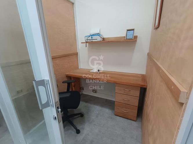 Exclusiva Oficina Amoblada con 5 Privados en Puerto Varas
