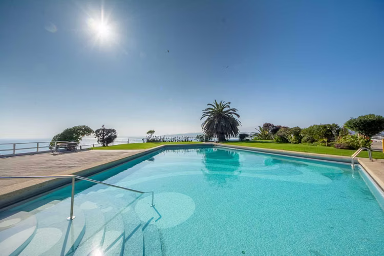 VENTA de casa con vista al mar  (128170)