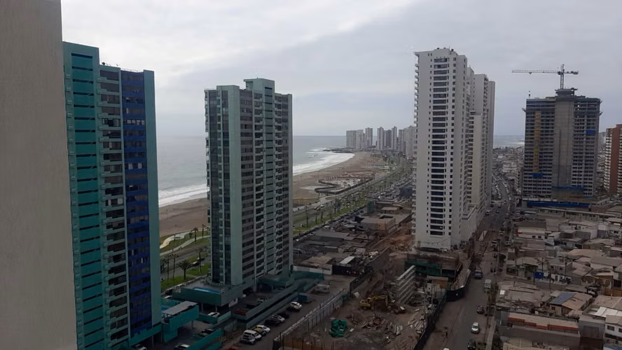 DEPARTAMENTO EDIFICIO PARADISE/ A METROS DE PLAYA BRAVA.