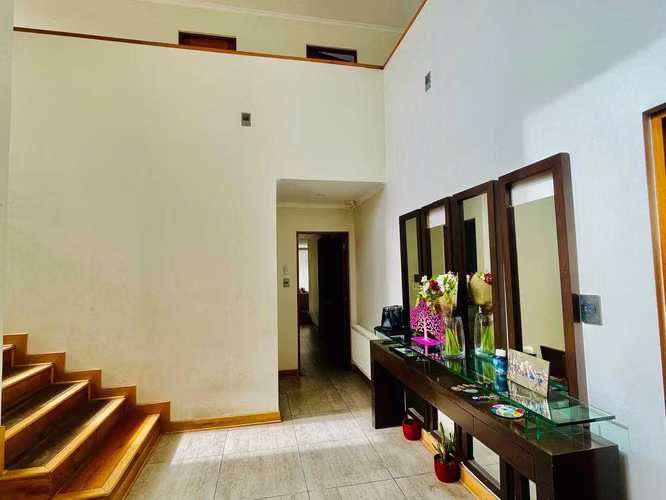 PARCELA CON HERMOSA CASA CON CANCHA DE GOLF   (129125)