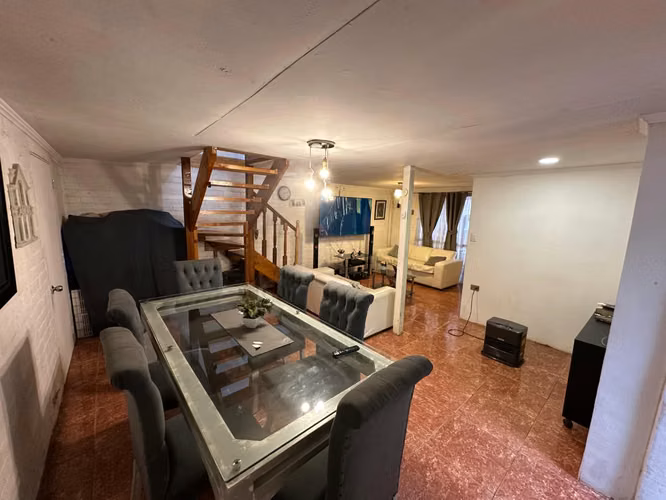 VENTA de Amplia casa en Maipú - Regularizada