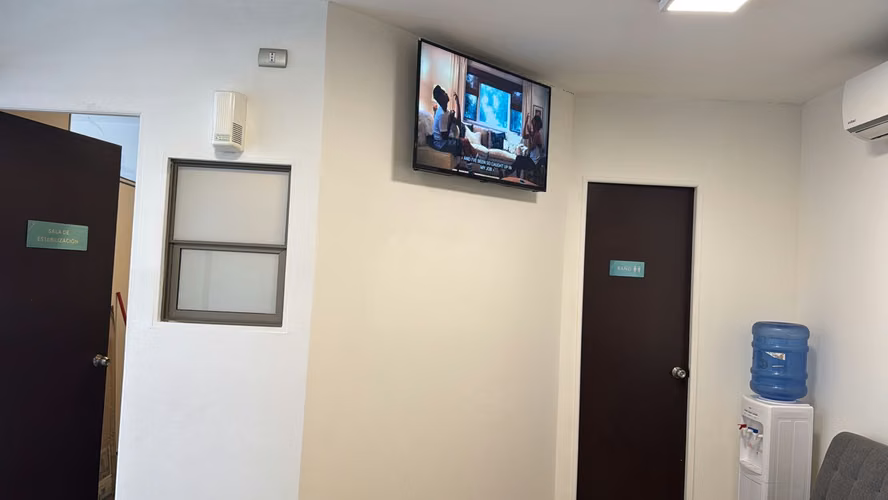 VENTA DE CONSULTA DENTAL A PUERTAS CERRADAS  2 PRIVADOS MAS ESTACIONAMIENTO