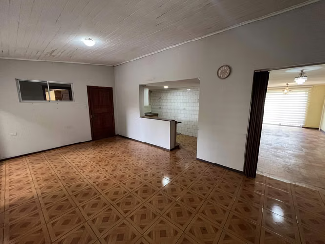 Rebajada!! Vendo Casa a pasos del Hospital regional de Ñuble, por avenida O'Higgins