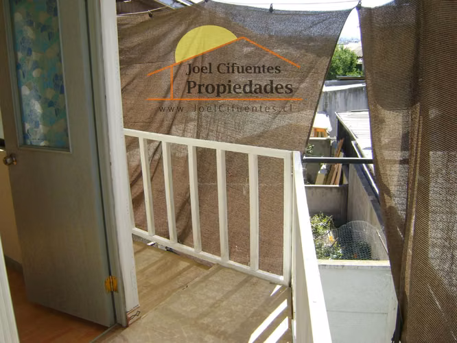 Casa sólida, 2 pisos, 4 dormitorios, 1 baño. Cod-2395