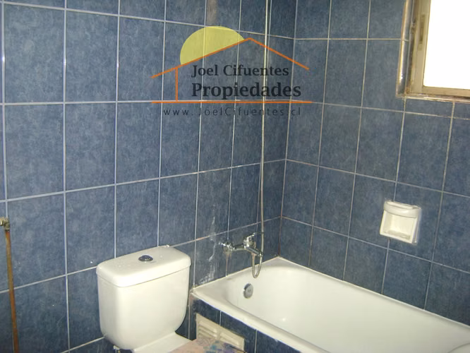 Casa sólida, 2 pisos, 4 dormitorios, 1 baño. Cod-2395