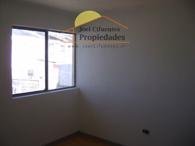 Casa sólida, 2 pisos, 4 dormitorios, 1 baño. Cod-2395