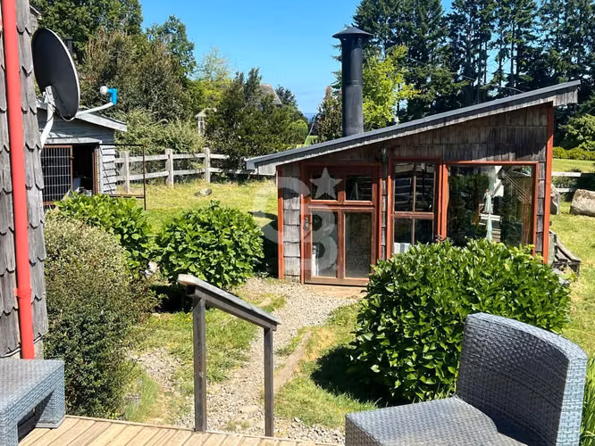 Casa con Vista al Lago y Volcanes. Finas terminaciones
