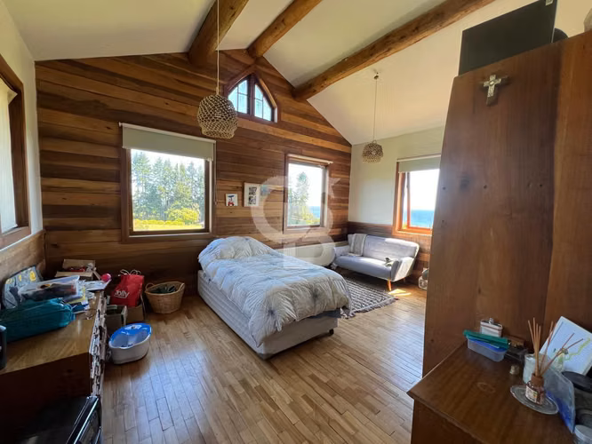 Casa con Vista al Lago y Volcanes. Finas terminaciones