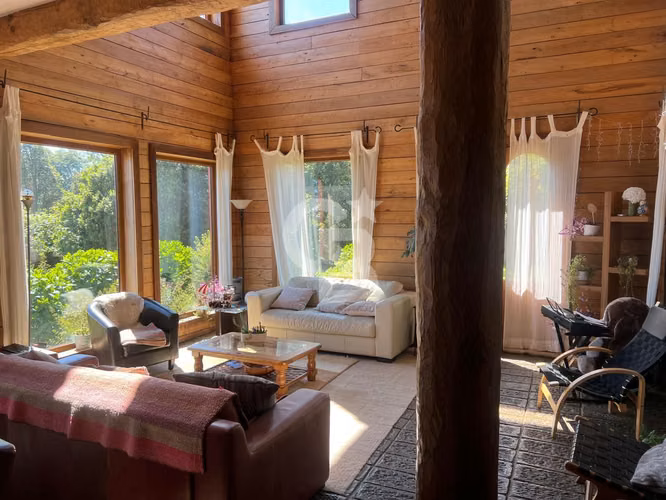 Casa con Vista al Lago y Volcanes. Finas terminaciones