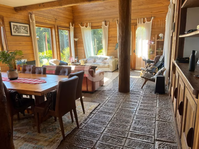Casa con Vista al Lago y Volcanes. Finas terminaciones
