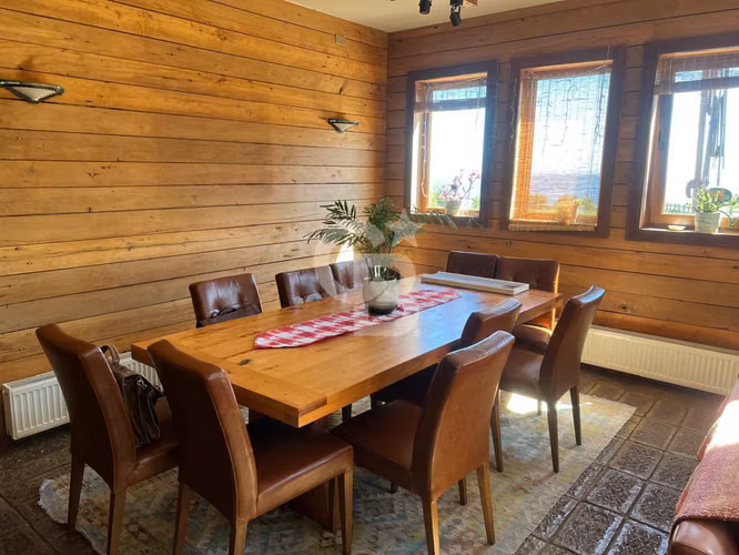 Casa con Vista al Lago y Volcanes. Finas terminaciones