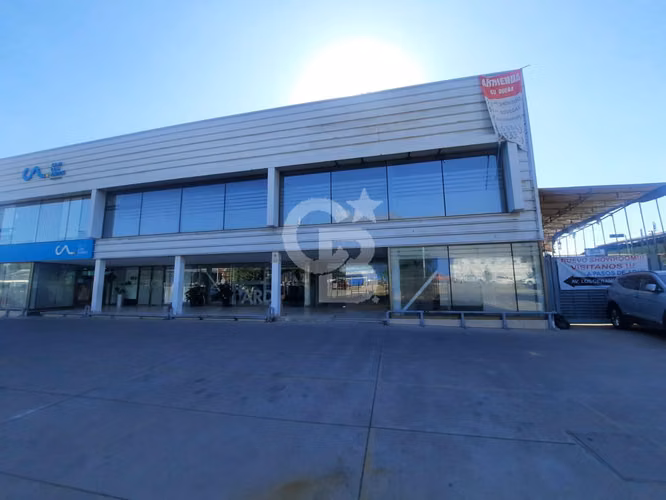 Gran Local Comercial La Reina en Strip Center, CBG