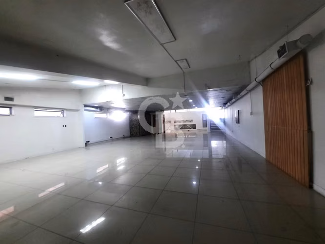 Gran Local Comercial La Reina en Strip Center, CBG