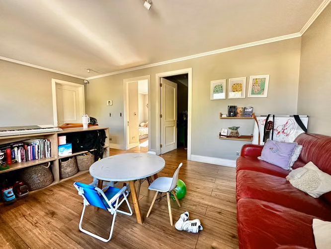OPORTUNIDAD! VENTA CASA ESTILO PROVENZAL IMPECABLE, 3D + SERVICIO + TERRAZA + QUINCHO, ¡A PASOS DEL COLEGIO SAN JOSÉ Y VERBO DIVINO!