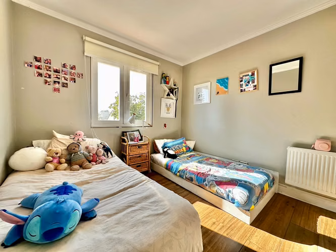 OPORTUNIDAD! VENTA CASA ESTILO PROVENZAL IMPECABLE, 3D + SERVICIO + TERRAZA + QUINCHO, ¡A PASOS DEL COLEGIO SAN JOSÉ Y VERBO DIVINO!