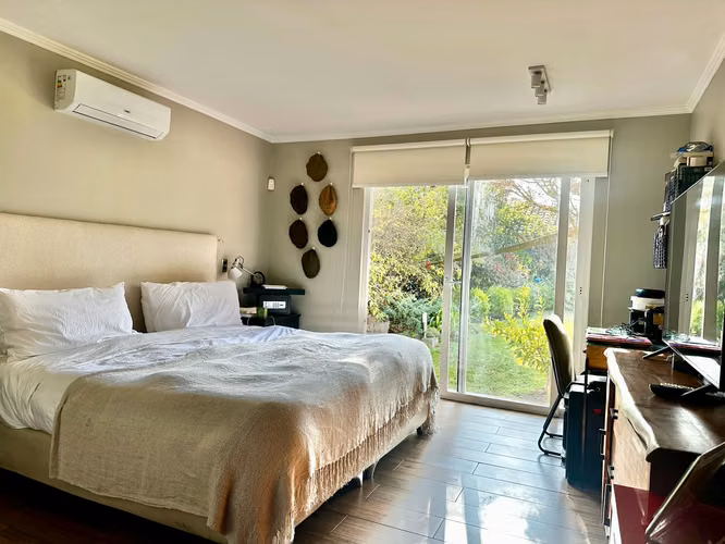 OPORTUNIDAD! VENTA CASA ESTILO PROVENZAL IMPECABLE, 3D + SERVICIO + TERRAZA + QUINCHO, ¡A PASOS DEL COLEGIO SAN JOSÉ Y VERBO DIVINO!