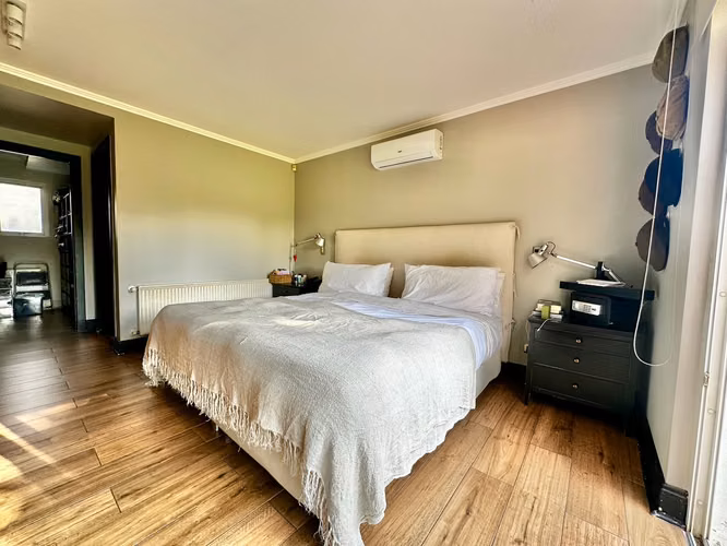 OPORTUNIDAD! VENTA CASA ESTILO PROVENZAL IMPECABLE, 3D + SERVICIO + TERRAZA + QUINCHO, ¡A PASOS DEL COLEGIO SAN JOSÉ Y VERBO DIVINO!
