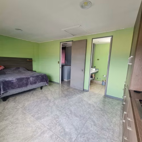 Casa 2 pisos 2 a 3 dormitorios 2 baños y estacionamiento, Las Glorietas Renca