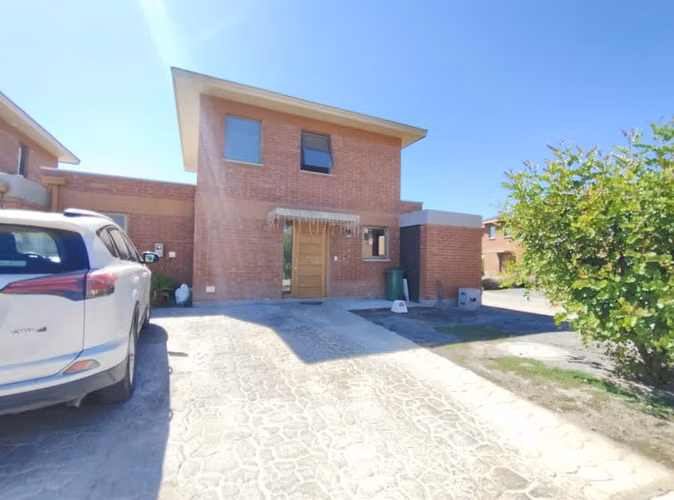 EN BUIN! CASA DE 140M²  3D + 3B EN CONDOMINIO!! U