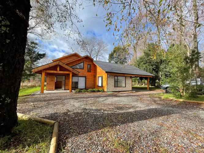 Casa en venta c/ estacionamiento en Jardines del Claro