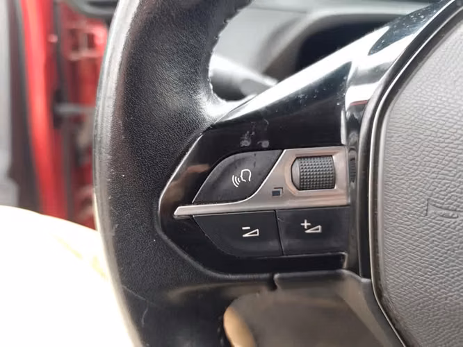 PEUGEOT 2008 2021