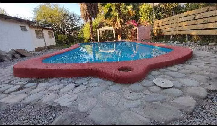 Amplia Parcela, con casa de 4D 2B, pisc. (130498)