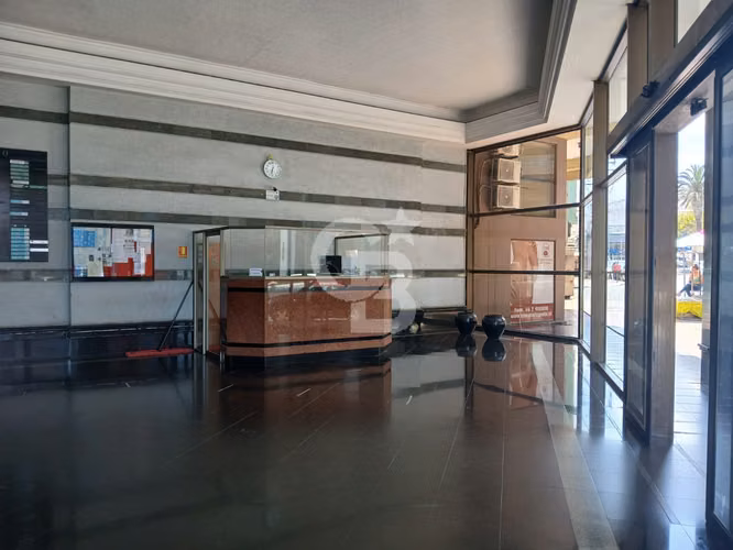 Oficina amplia  en Edificio Obelisco
