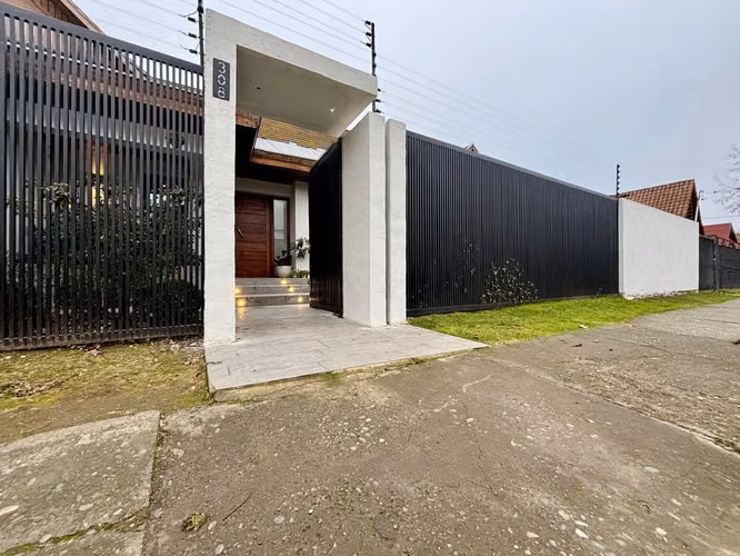Gran Casa En El Mejor Sector De Curicó
