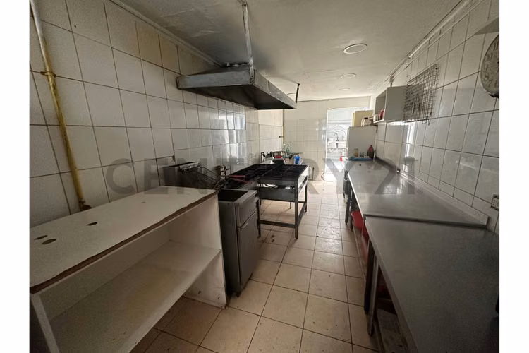 Se Vende casa comercial en Avenida Juan Cisternas