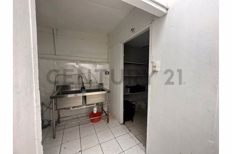 Se Vende casa comercial en Avenida Juan Cisternas