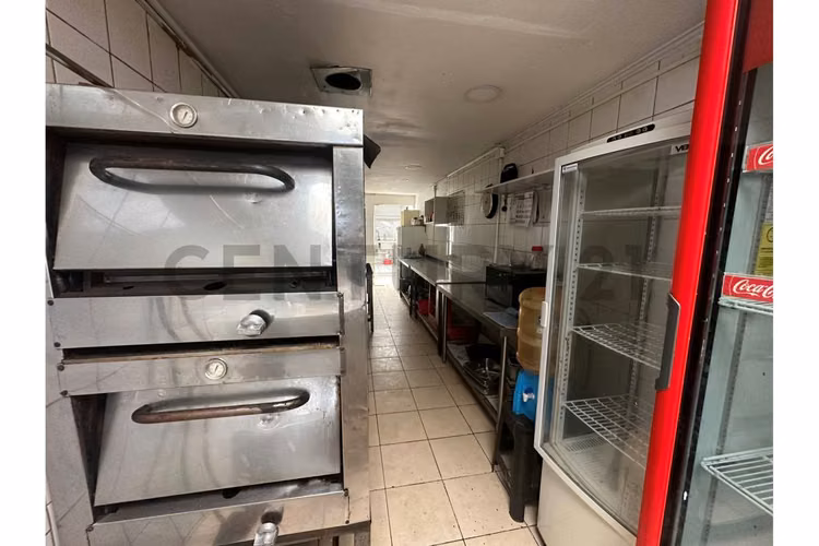 Se Vende casa comercial en Avenida Juan Cisternas