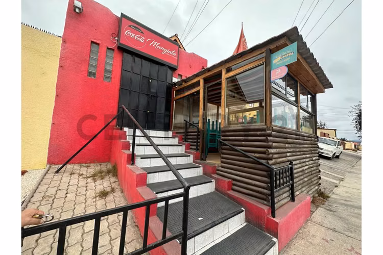 Se Vende casa comercial en Avenida Juan Cisternas