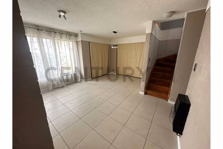 Se Vende casa comercial en Avenida Juan Cisternas