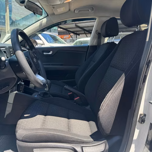 KIA RIO LX 2018 - Imagen 4