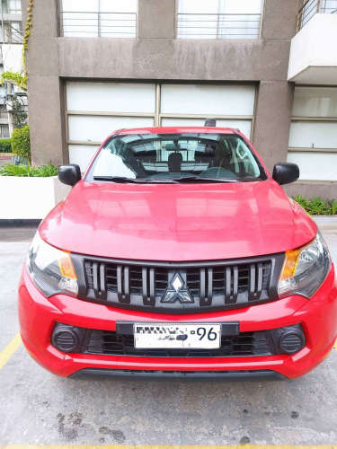 Mitsubishi L200 KATANA D CAB CRM 4X4 2.4 año 2019