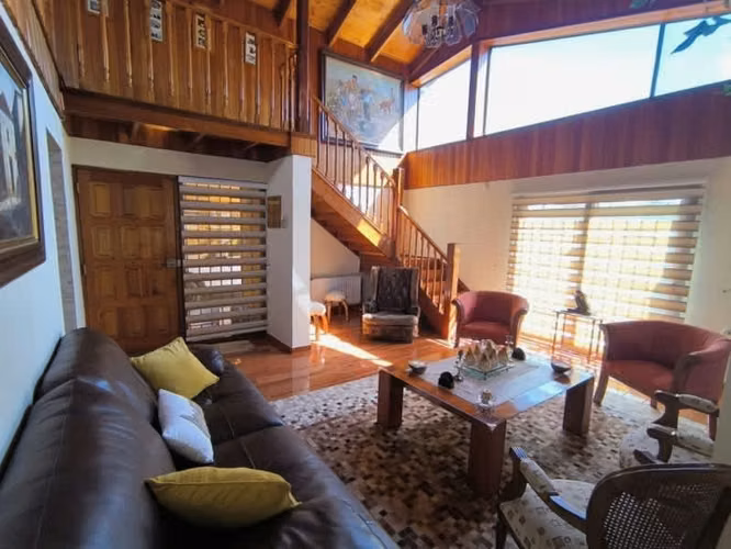 Casa ROJAS MAGALLANES CON AV. LA FLORIDA