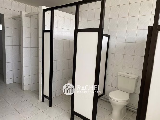 SE ARRIENDA GRAN BODEGA REMODELADA SOBRE RUTA 5- Sur/ Entrada Pillanlelbun
