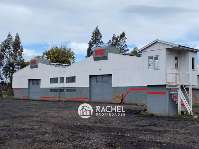 SE ARRIENDA GRAN BODEGA REMODELADA SOBRE RUTA 5- Sur/ Entrada Pillanlelbun