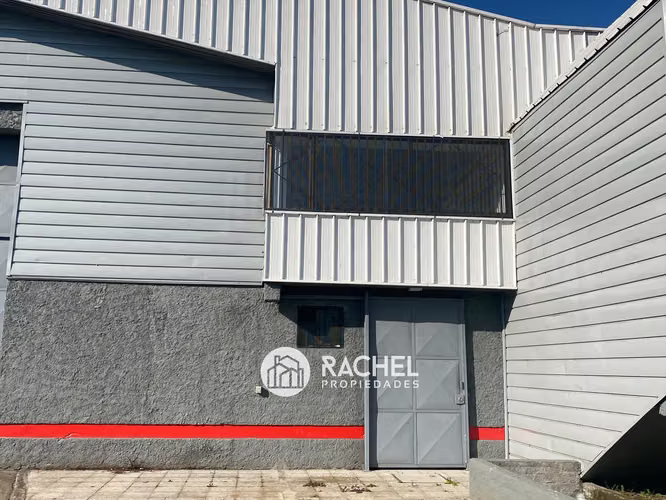 SE ARRIENDA GRAN BODEGA REMODELADA SOBRE RUTA 5- Sur/ Entrada Pillanlelbun