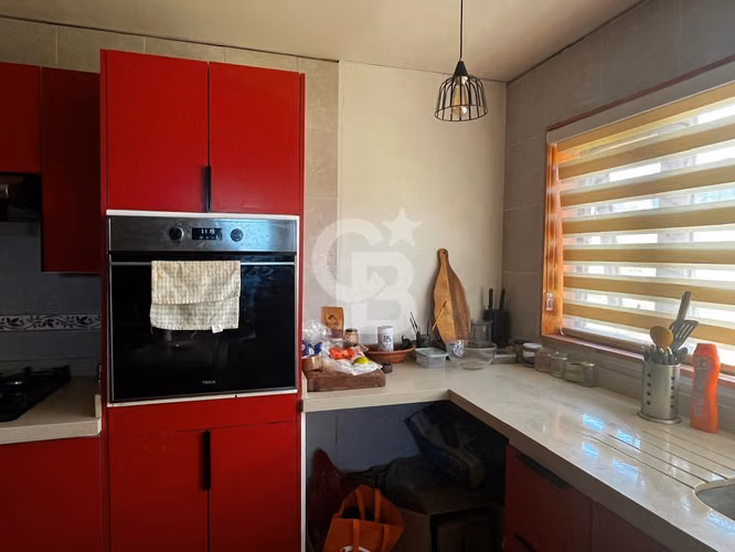 Casa luminosa en condominio consolidado