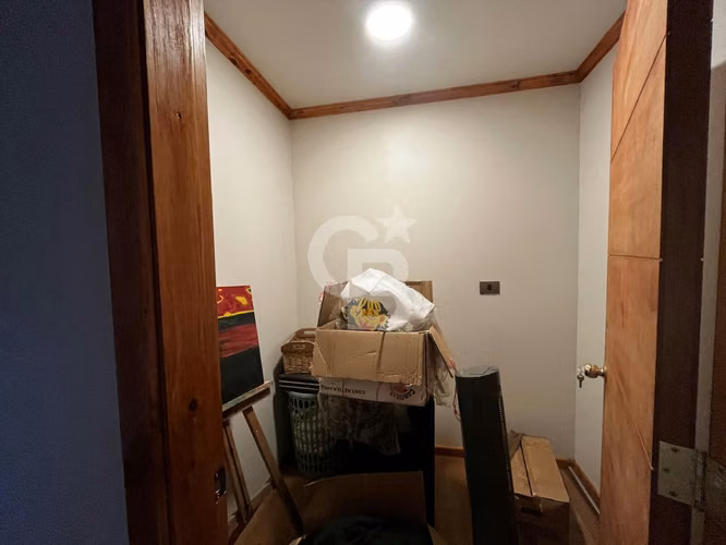 Casa luminosa en condominio consolidado
