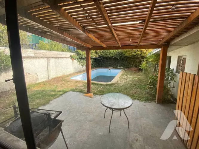Excelente Propiedad con patio y piscina (132403)