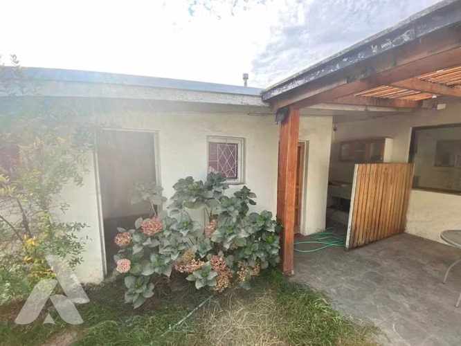 Excelente Propiedad con patio y piscina (132403)