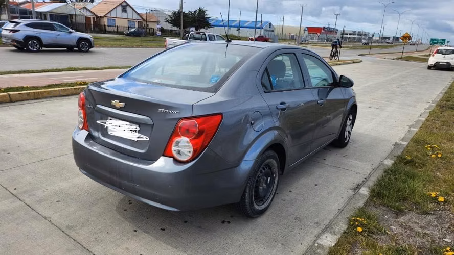 Vendo Chevrolet Sonic 2015