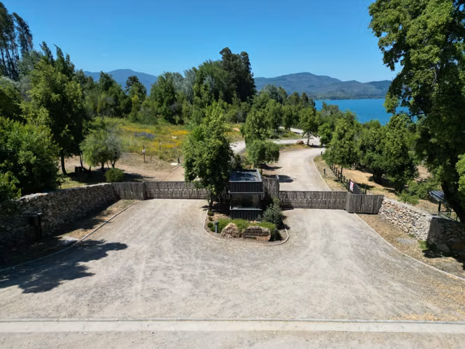 PARCELA EN COSTA CANTERA LAGO DE COLBÚN - Imagen 2